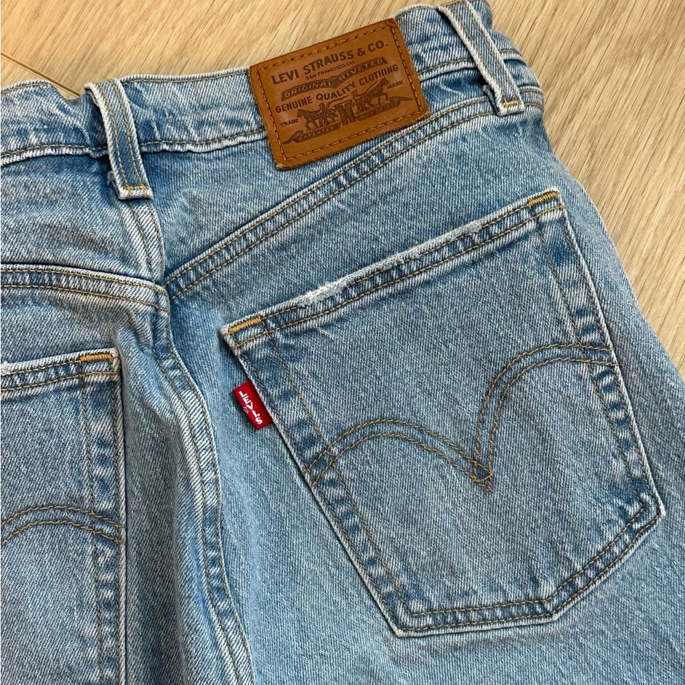 Levi's Women's Ribcage Straight Ankle Jeans - Picture 5 of 5